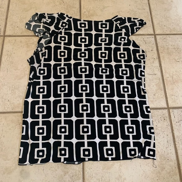 Chic Susan Lawrence Woman Black & White Geometric Blouse - Size 1X - Picture 5 of 7